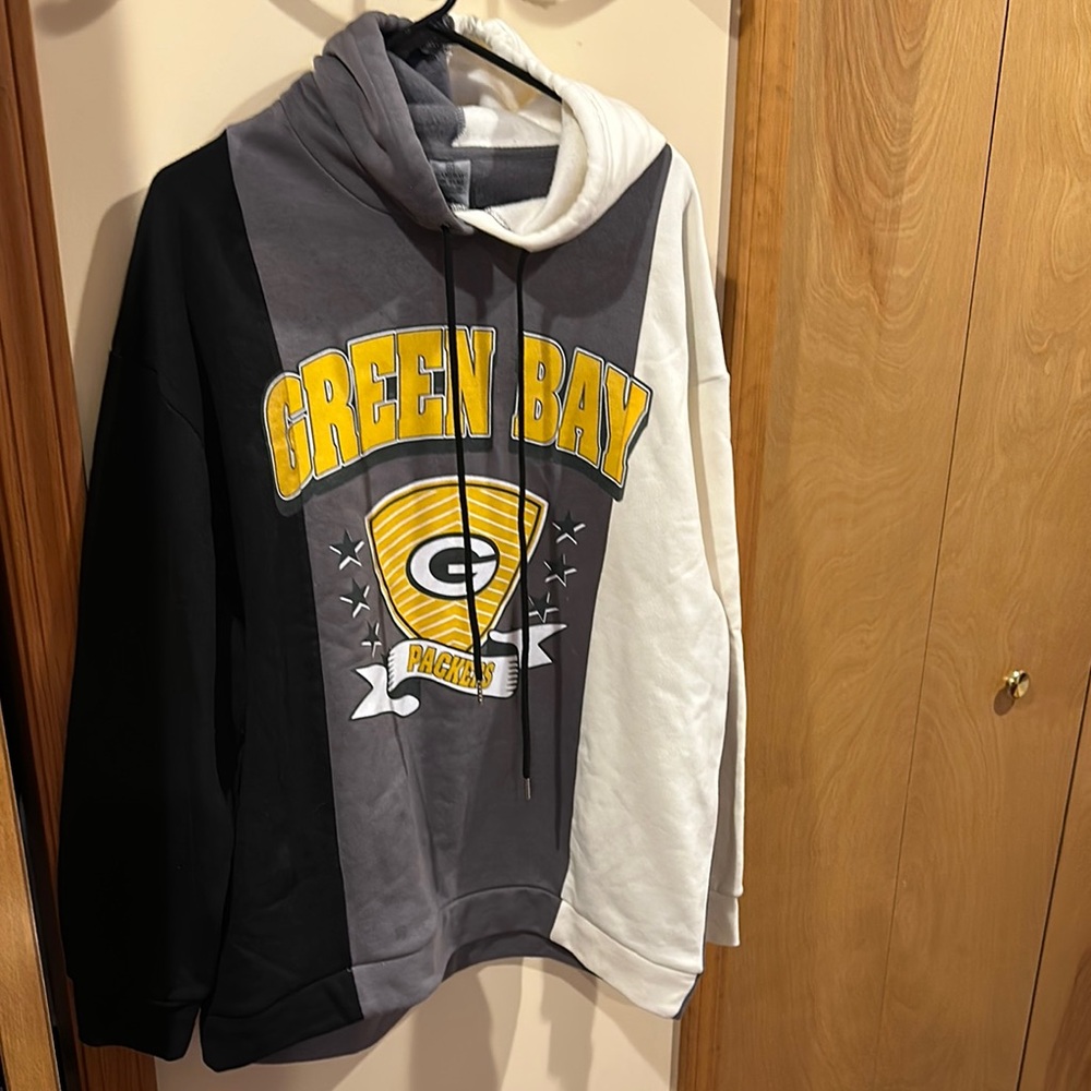 Black and Gray Athletic Sweatshirt with Sporty Design Green Bay